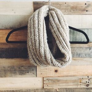 chunky scarf with gold detail